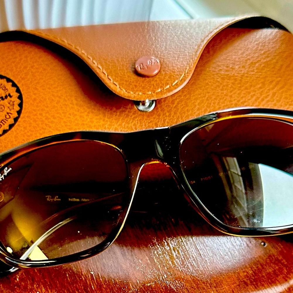 Great sunglasses with original case